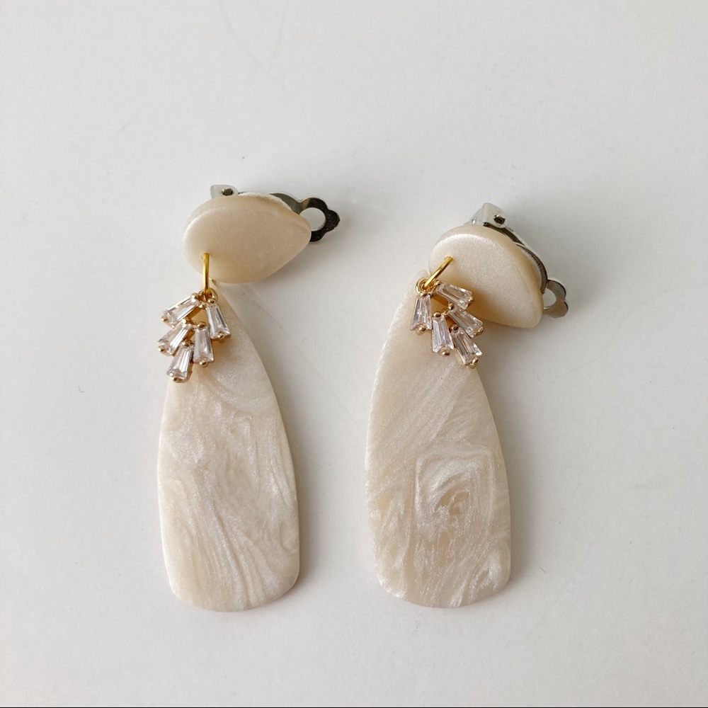 Cream White Marble Diamond Clip-on Clip On Earrings